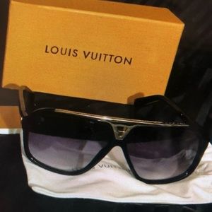 Unisex Louis Vuitton sunglasses